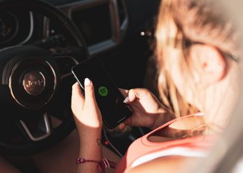 Spotify Commences Streaming of Music on Apple Watch without iPhone Devices