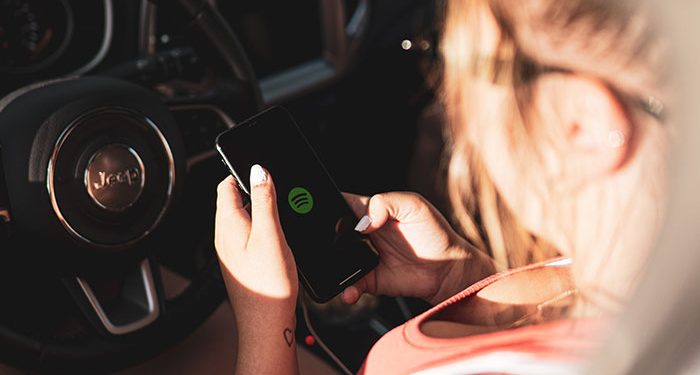 apple watch streaming music without iphone