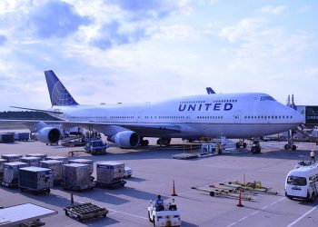 United Airlines Warns Passengers Could be Exposed to COVID-19 after Man Dies Aboard Flight